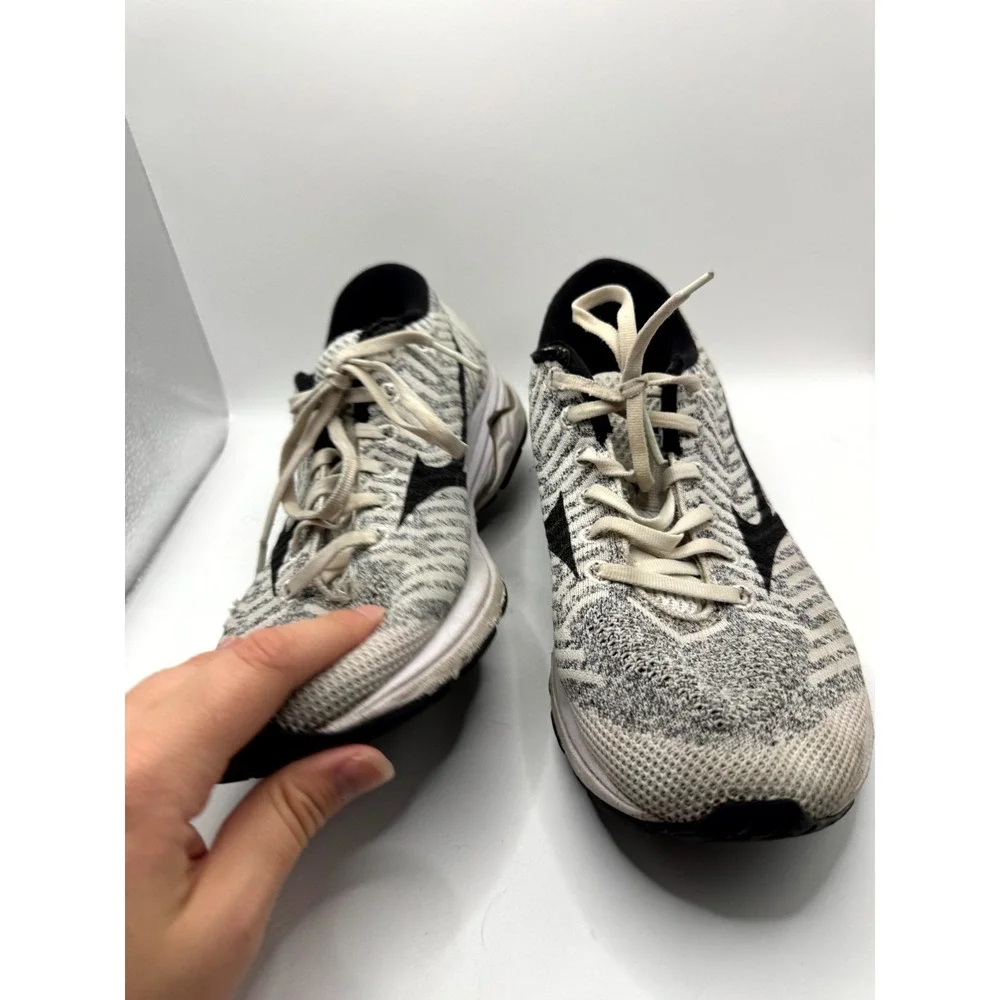 Mizuno Waveknit R2 Mens 8.5 Sneakers White Black Lace Up Athletic Running Shoes